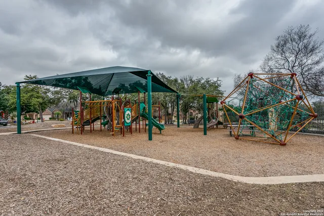 a view of outdoor space with porch and entertaining space