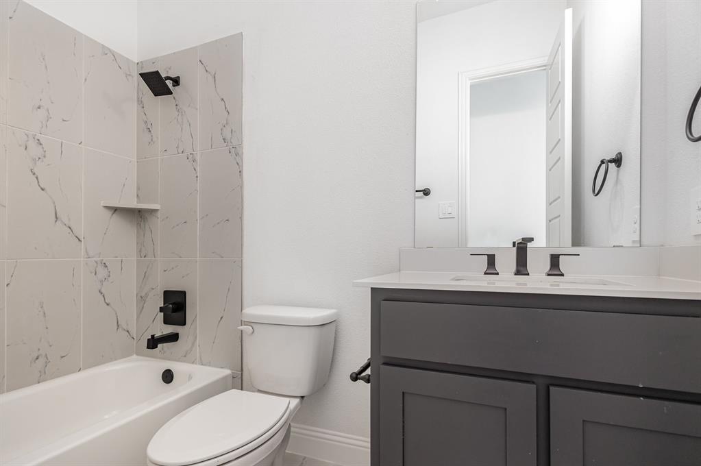 6841 Hayes Road Midlothian, TX 76065 - Photo 17 of 27 a bathroom with a sink a toilet and a mirror