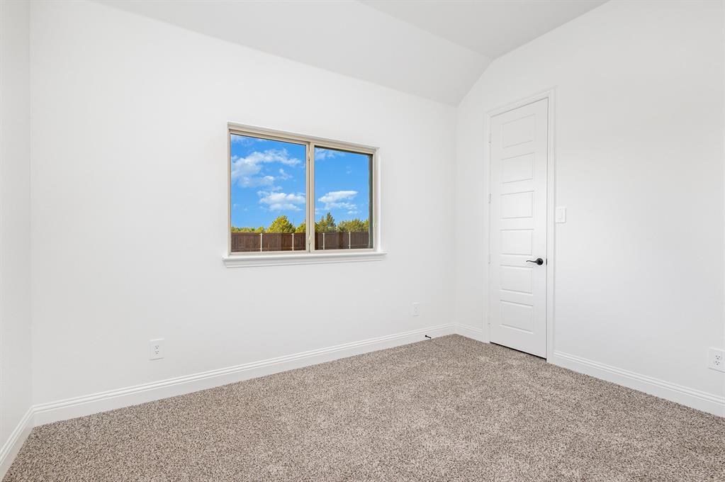 6841 Hayes Road Midlothian, TX 76065 - Photo 20 of 27 a view of an empty room
