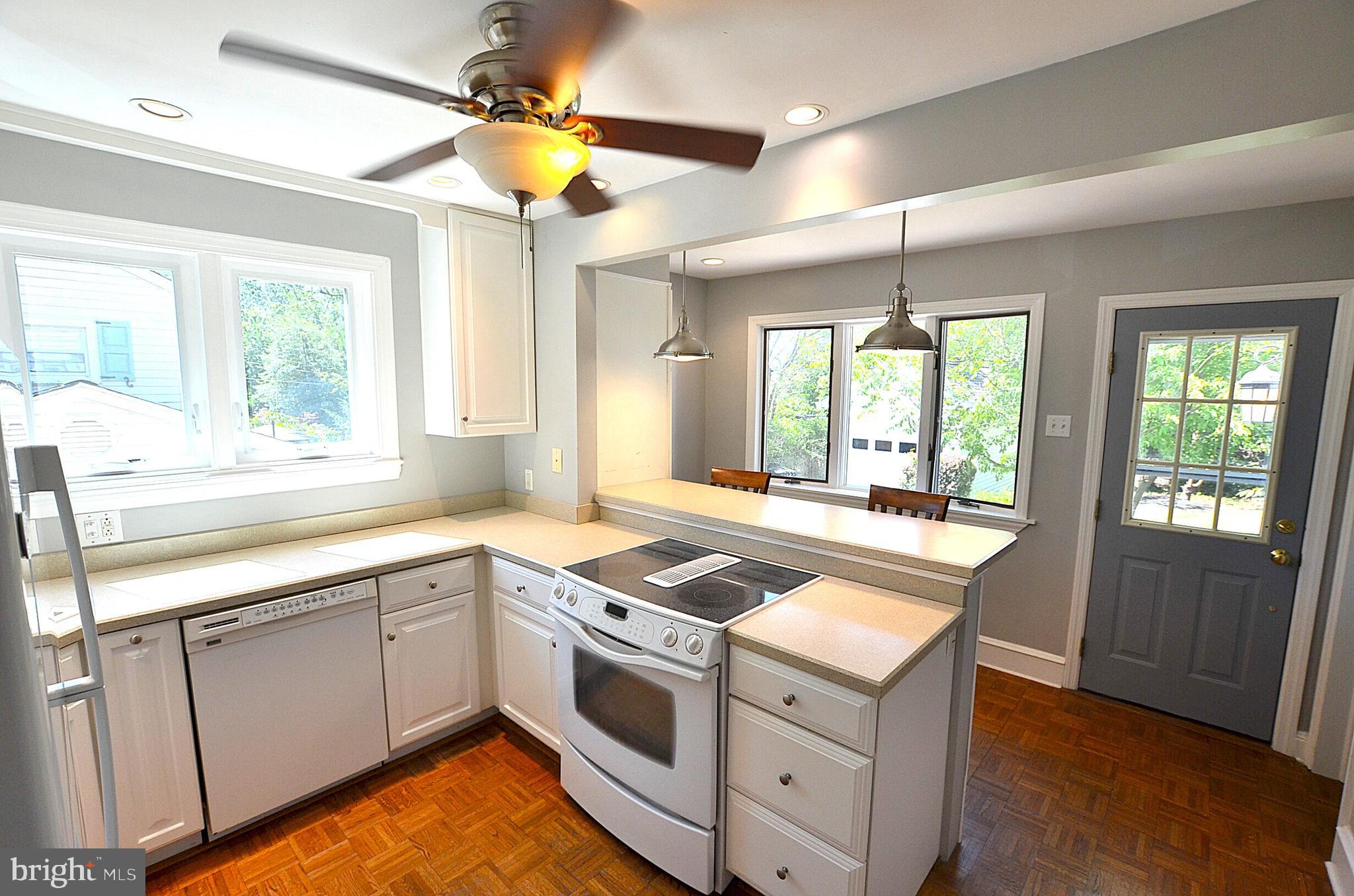 14 Hillside Road Claymont, DE 19703 - Photo 24 of 55 Kitchen with island