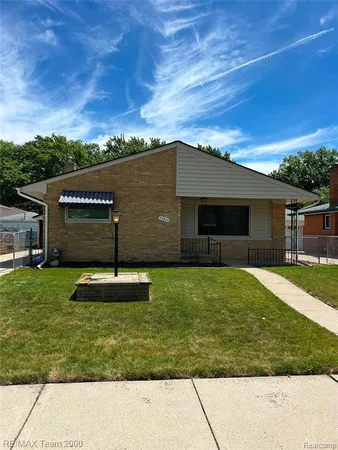 $2,200 | 24820 Culver Street, St. Clair Shores, MI 48080