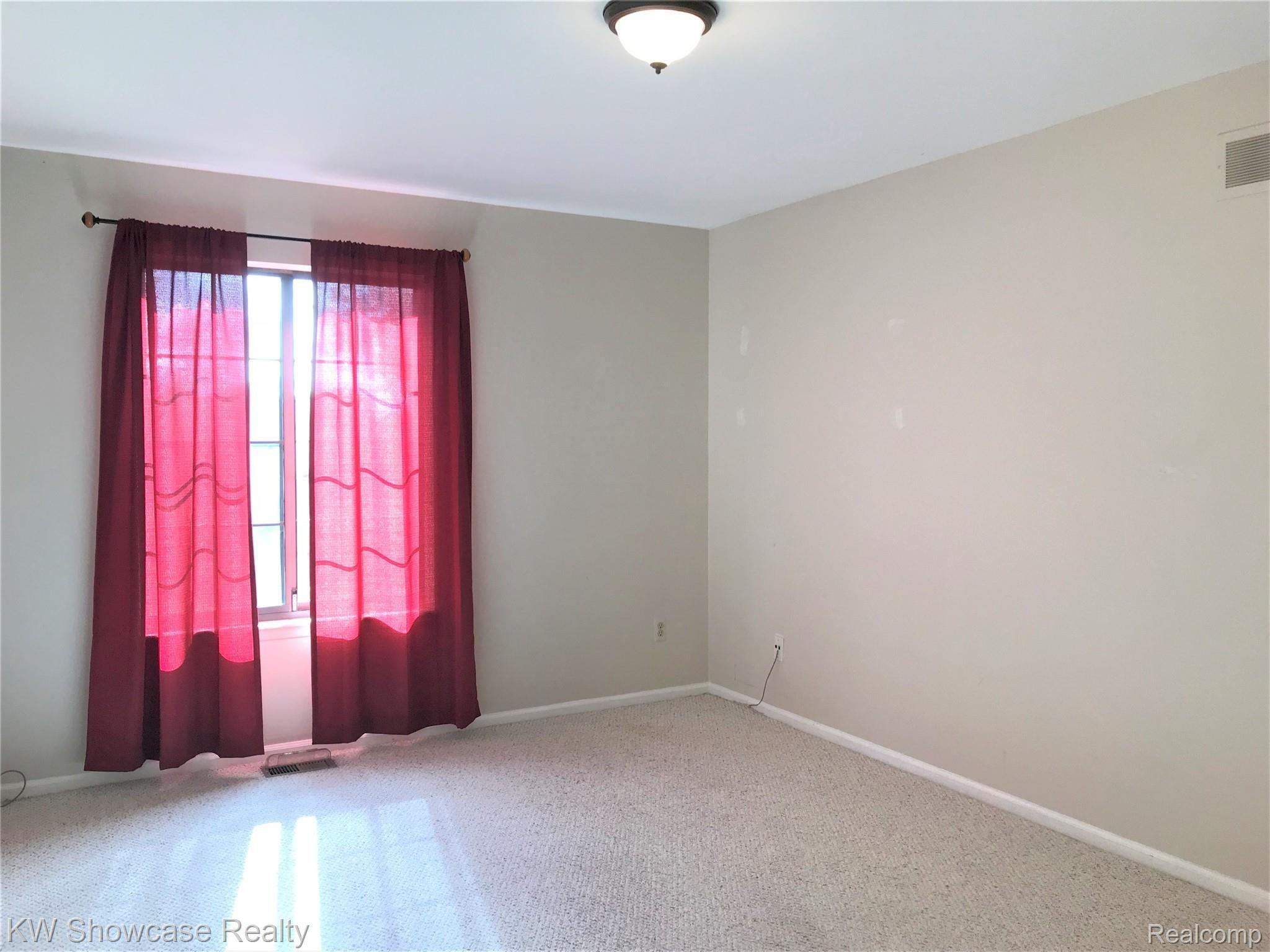 109 Meadow Ln Circle, Unit 3L Rochester, MI 48307 - Photo 13 of 16 IMG_4767.jpg
