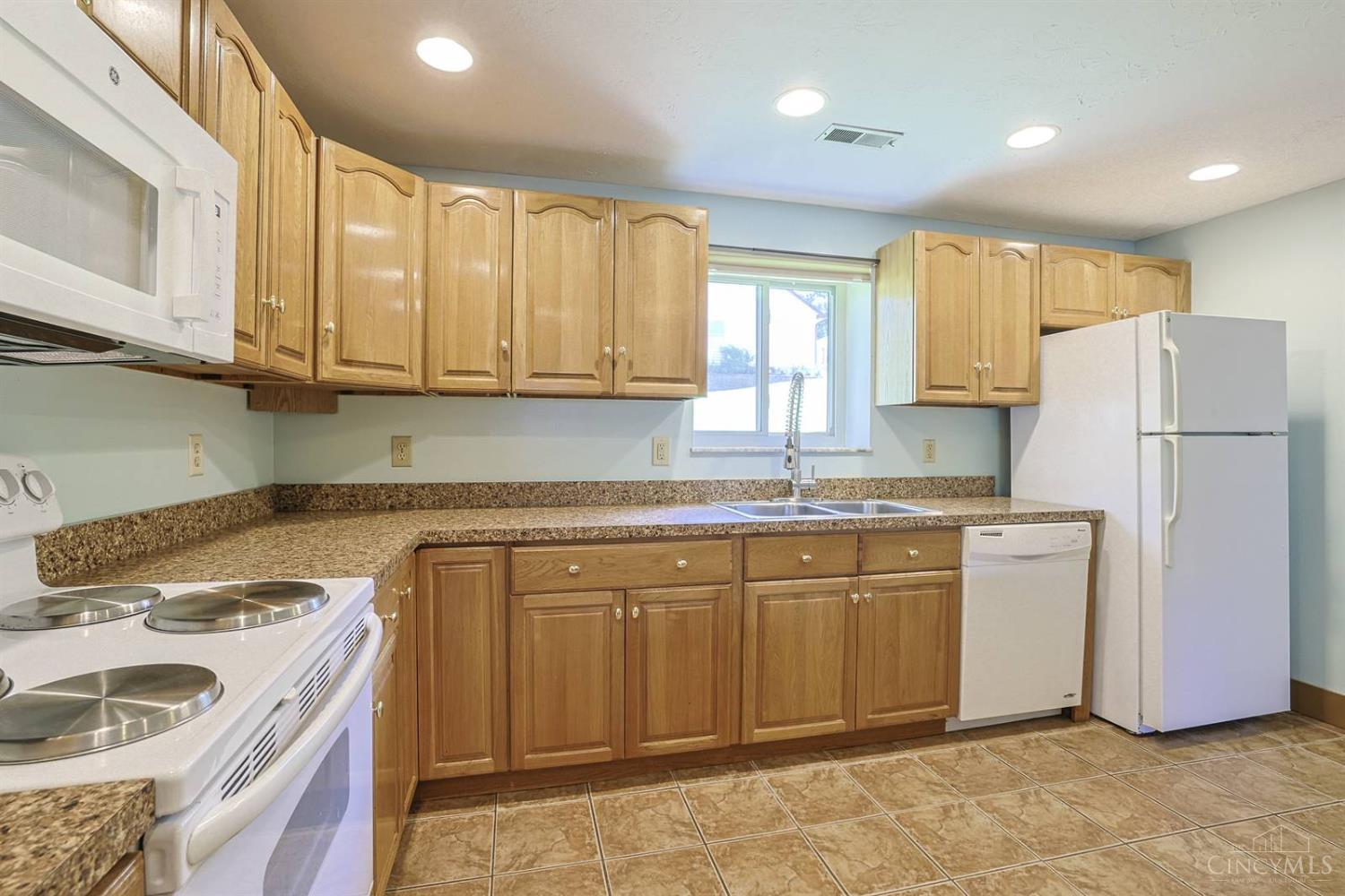 3254 North Bend Road Cincinnati, OH 45247 - Photo 11 of 28 Gallery Image 11