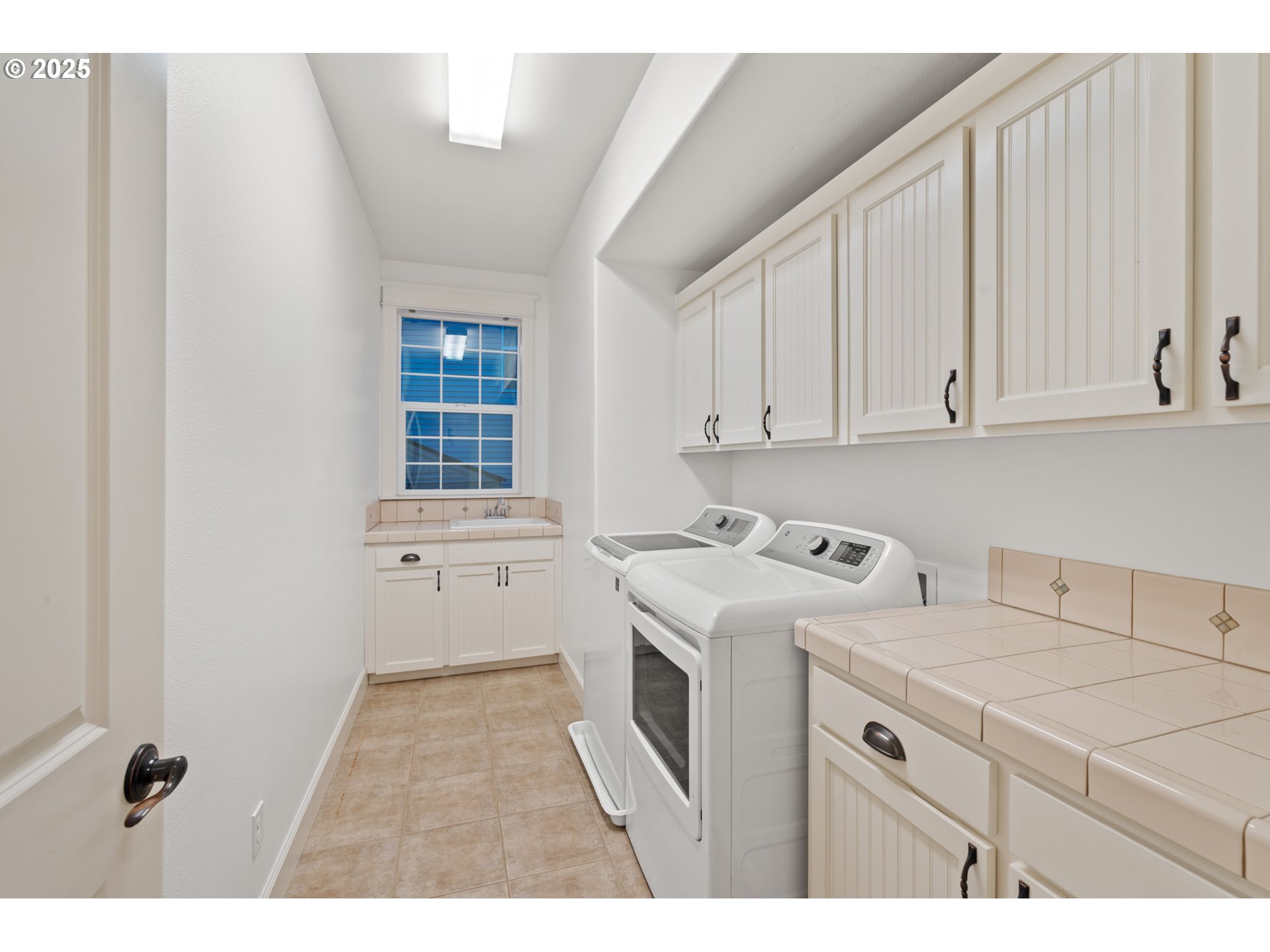 978 North Alder Street Canby, OR 97013 - Photo 37 of 44