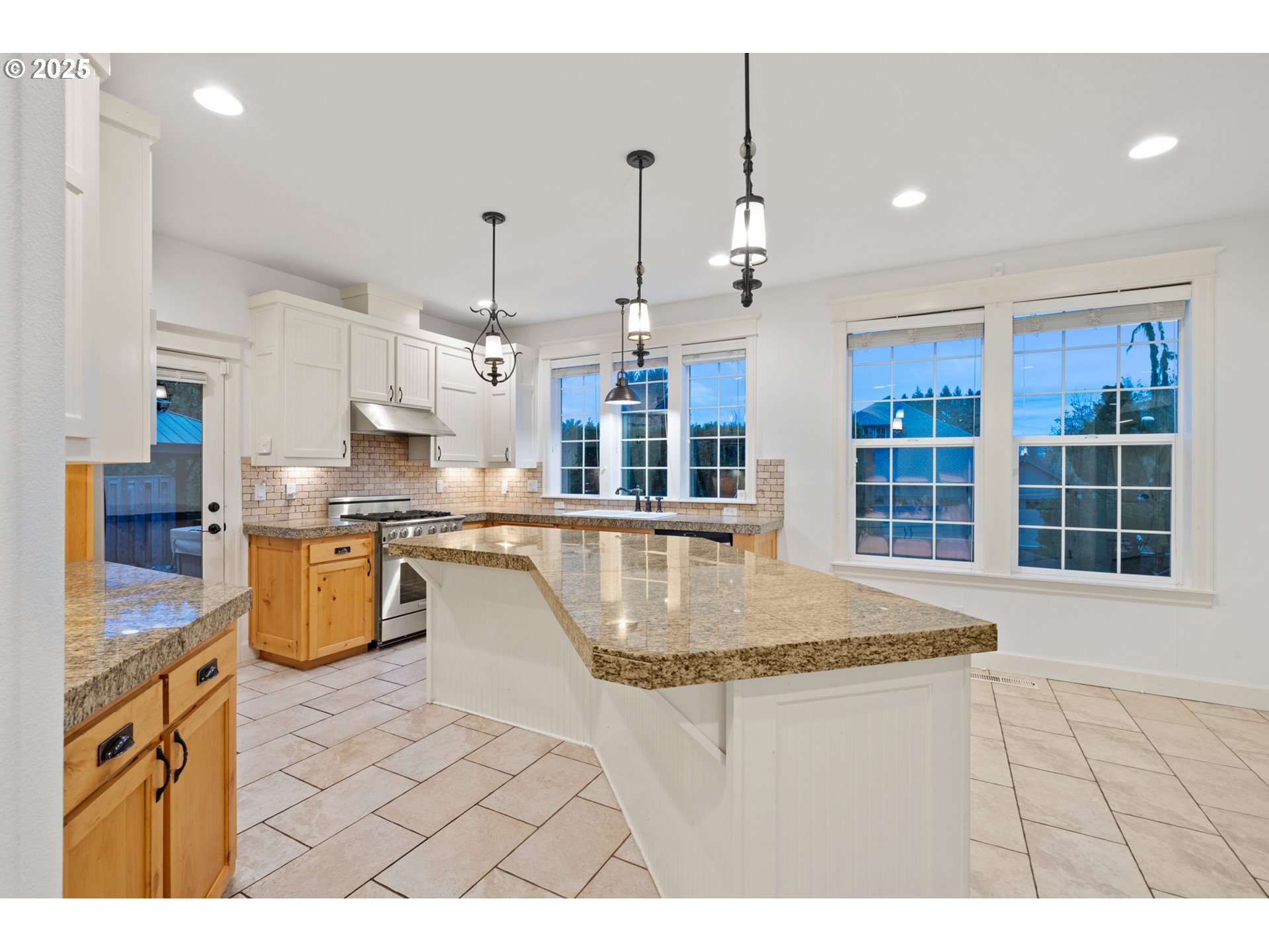 978 North Alder Street Canby, OR 97013 - Photo 9 of 44