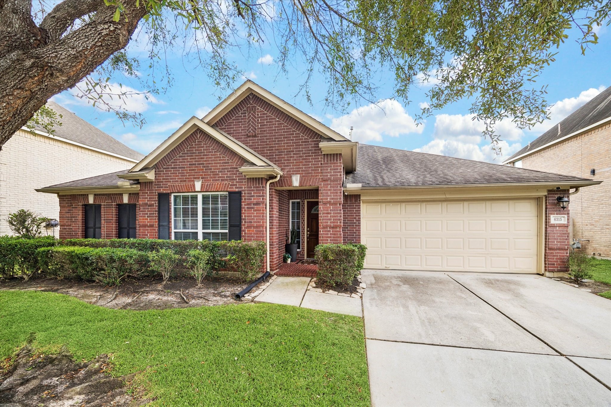 6315 Oakmont Creek Drive Spring, TX 77379 - Photo 4 of 16 a front view of a house with a yard and garage