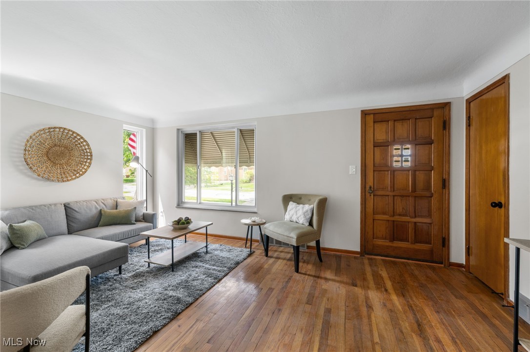 1507 Winchester Road Cleveland, OH 44124 - Photo 4 of 32