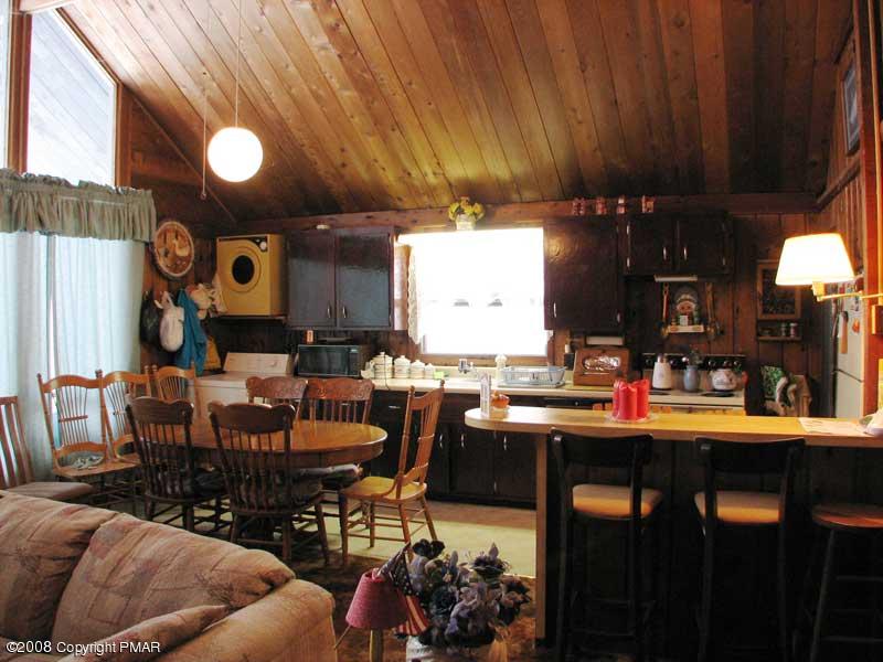 33 Canoe Brook Road Pocono Pines, PA 18350 - Photo 3 of 5 Kitchen