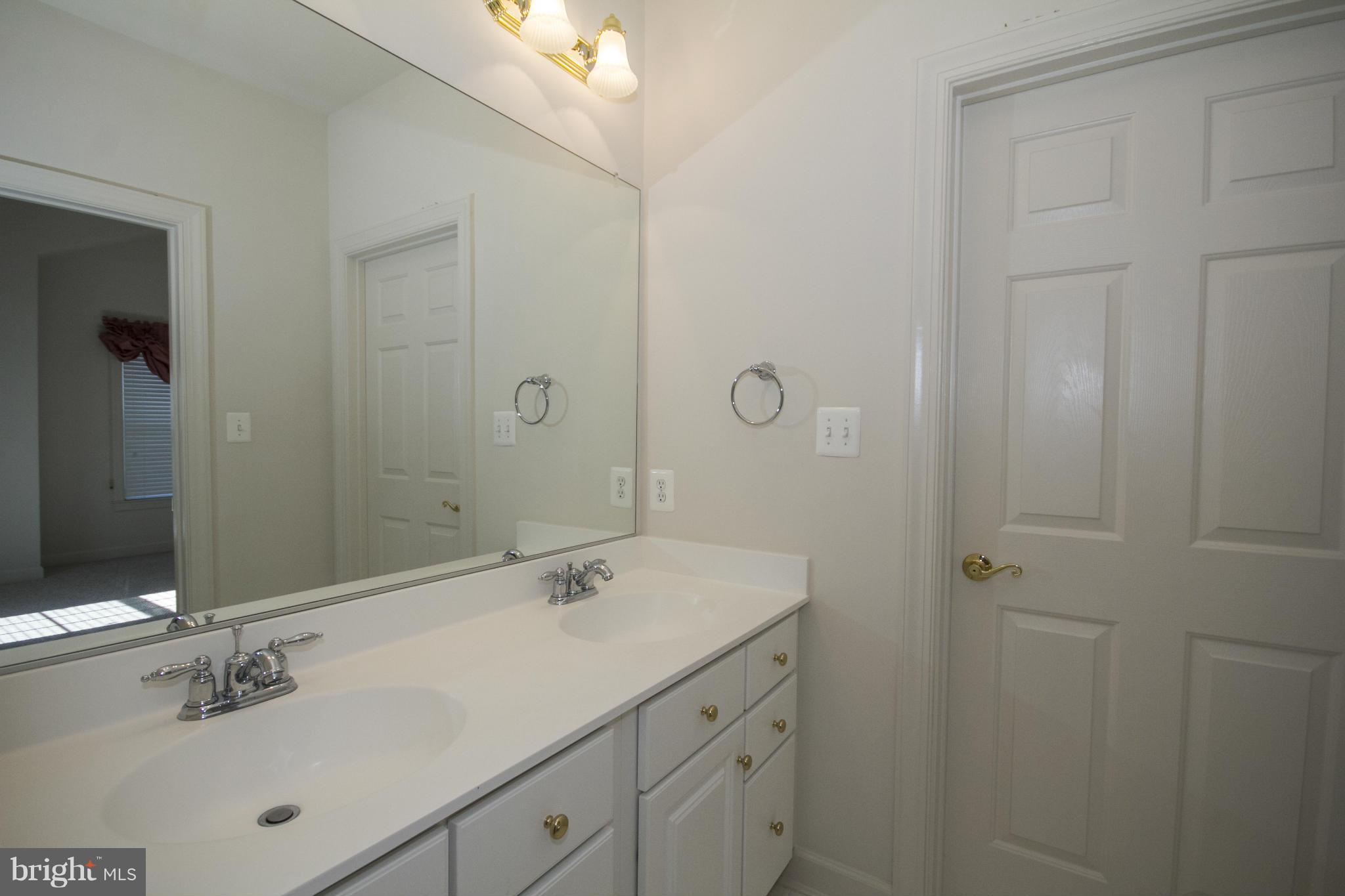 8429 Meadowsweet Road Baltimore, MD 21208 - Photo 23 of 30 Full Upper Level Bath