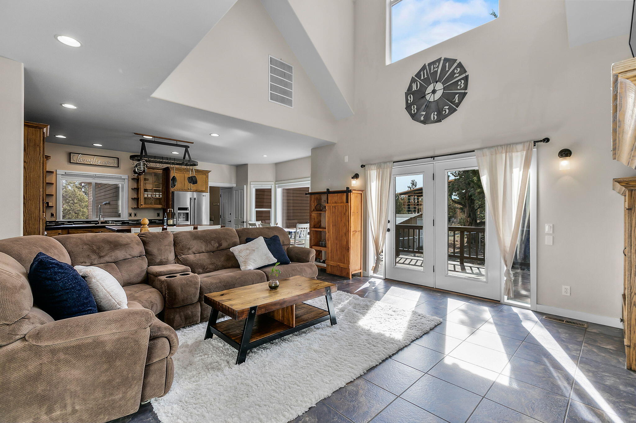 21415 Southwest Gift Road Bend, OR 97703 - Photo 13 of 66 Great Room