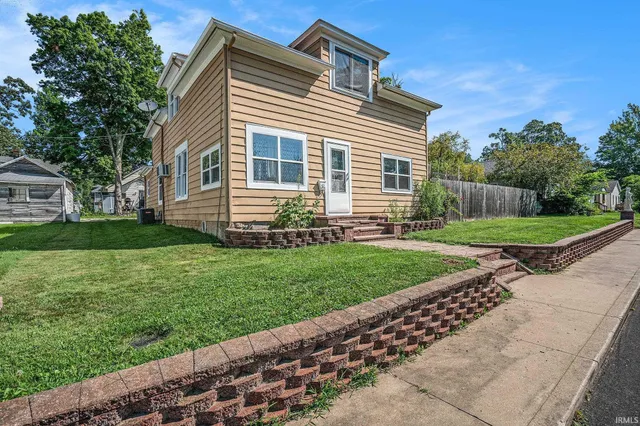 $230,000 | 105 15th Street, Winona Lake, IN 46590