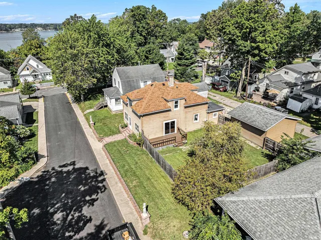 $230,000 | 105 15th Street, Winona Lake, IN 46590