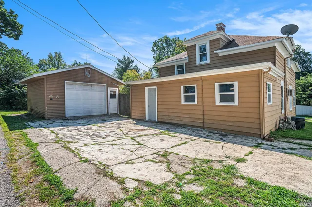 $230,000 | 105 15th Street, Winona Lake, IN 46590