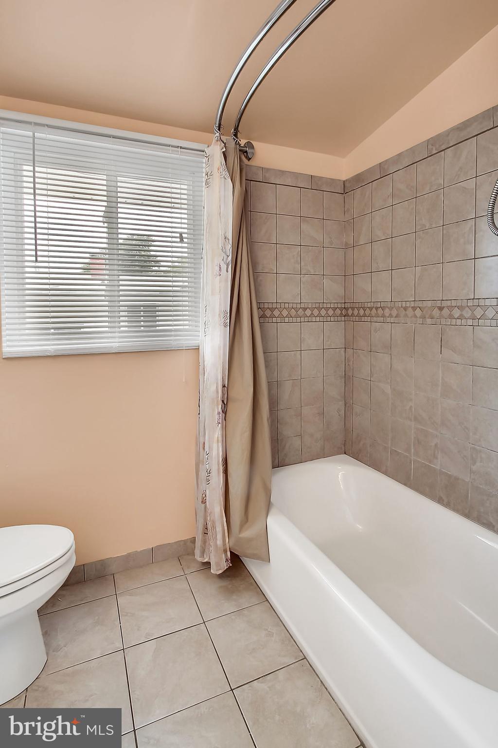 4727 Belle Forte Road Baltimore, MD 21208 - Photo 12 of 30 Ceramic Tile and Backsplash