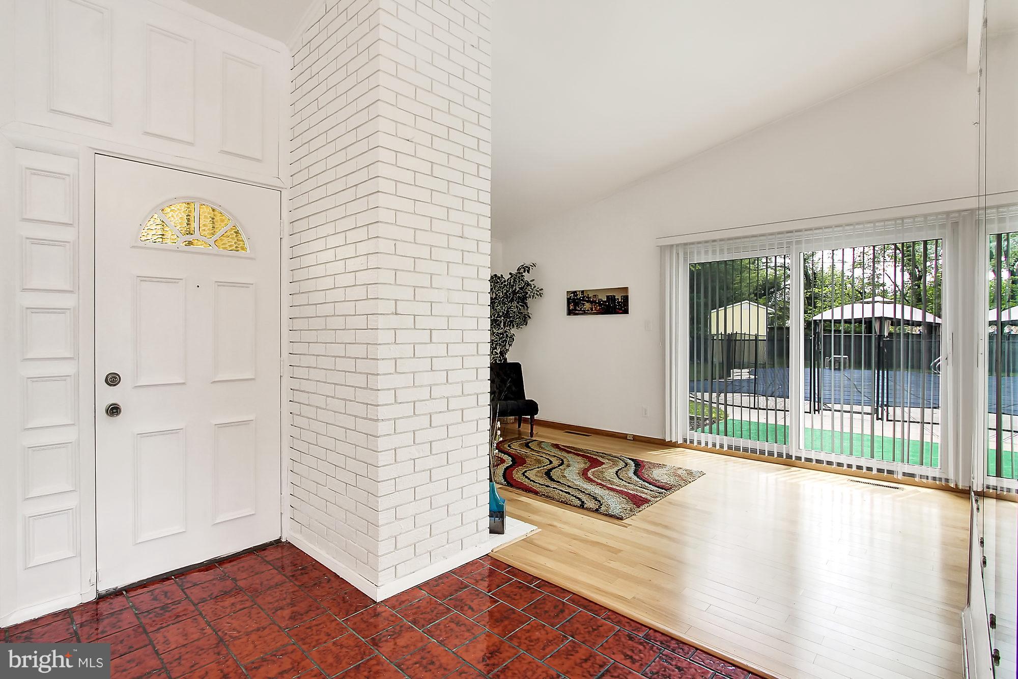 4727 Belle Forte Road Baltimore, MD 21208 - Photo 21 of 30 Living Room