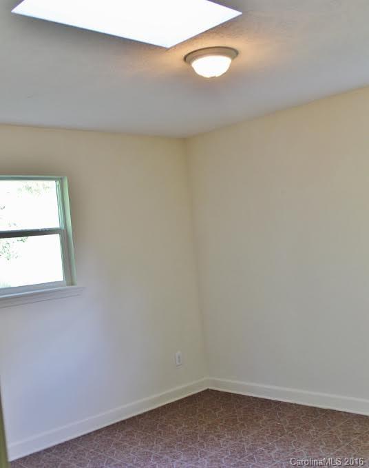 2095 Oleta Road Hendersonville, NC 28792 - Photo 8 of 10 Gallery Image 8