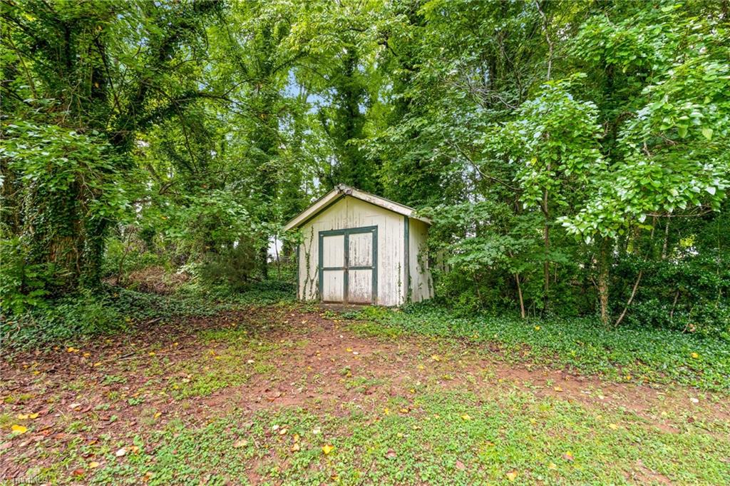 206 Pine Ridge Drive High Point, NC 27262 - Photo 25 of 39 Gallery Image 25