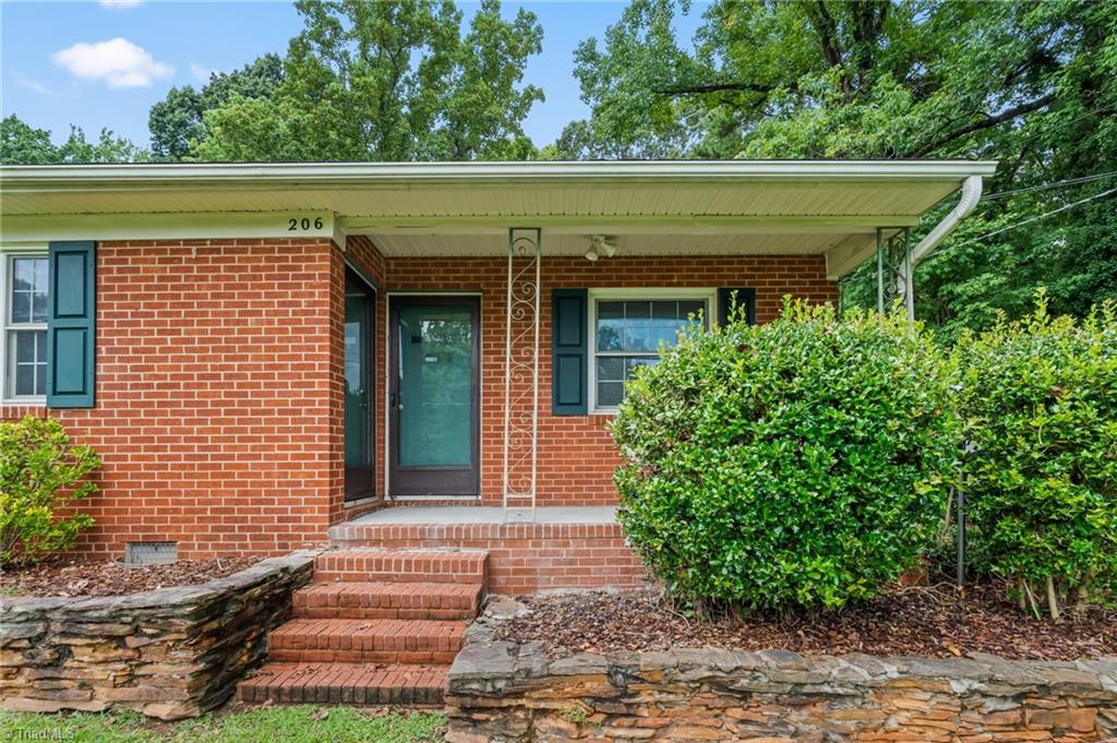 206 Pine Ridge Drive High Point, NC 27262 - Photo 4 of 39 Gallery Image 4