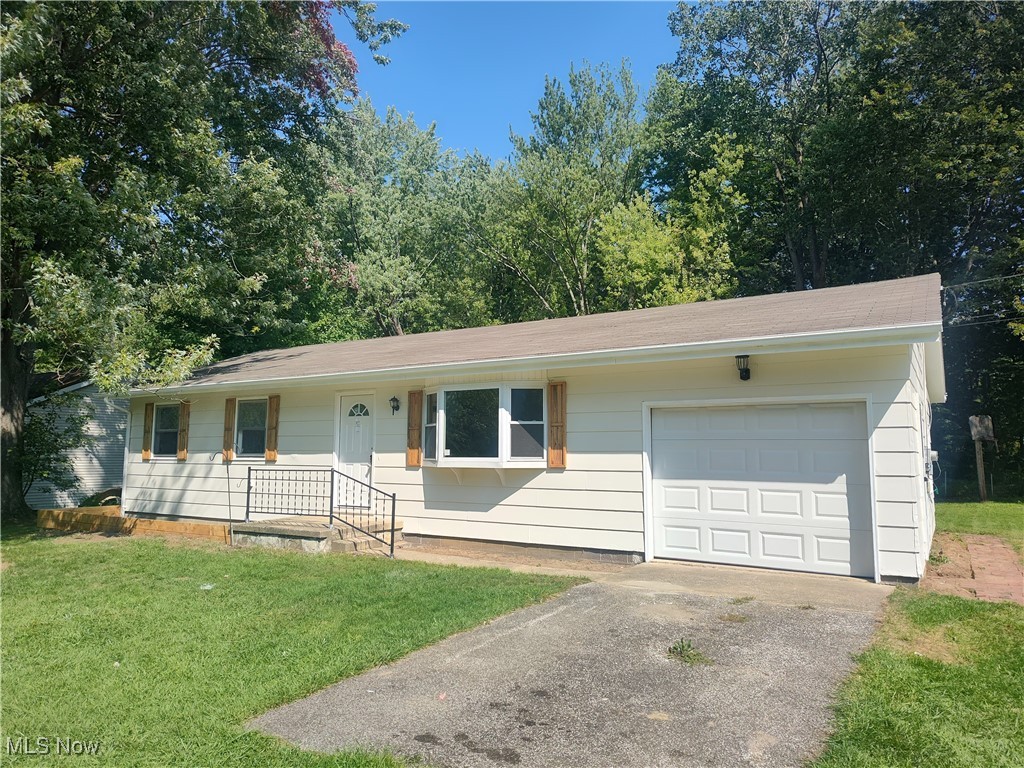 8016 Ninevah Road Geneva, OH 44041 - Photo 2 of 45 Ranch-style home featuring a front lawn and driveway