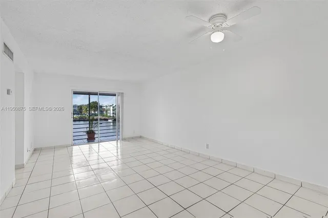 $1,800 | 2775 Taft Street, Unit 301, Hollywood, FL 33020