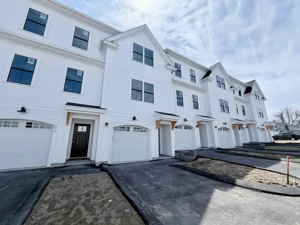 $439,900 | 30 Birdie Grove, Unit B, Rochester, NH 03839