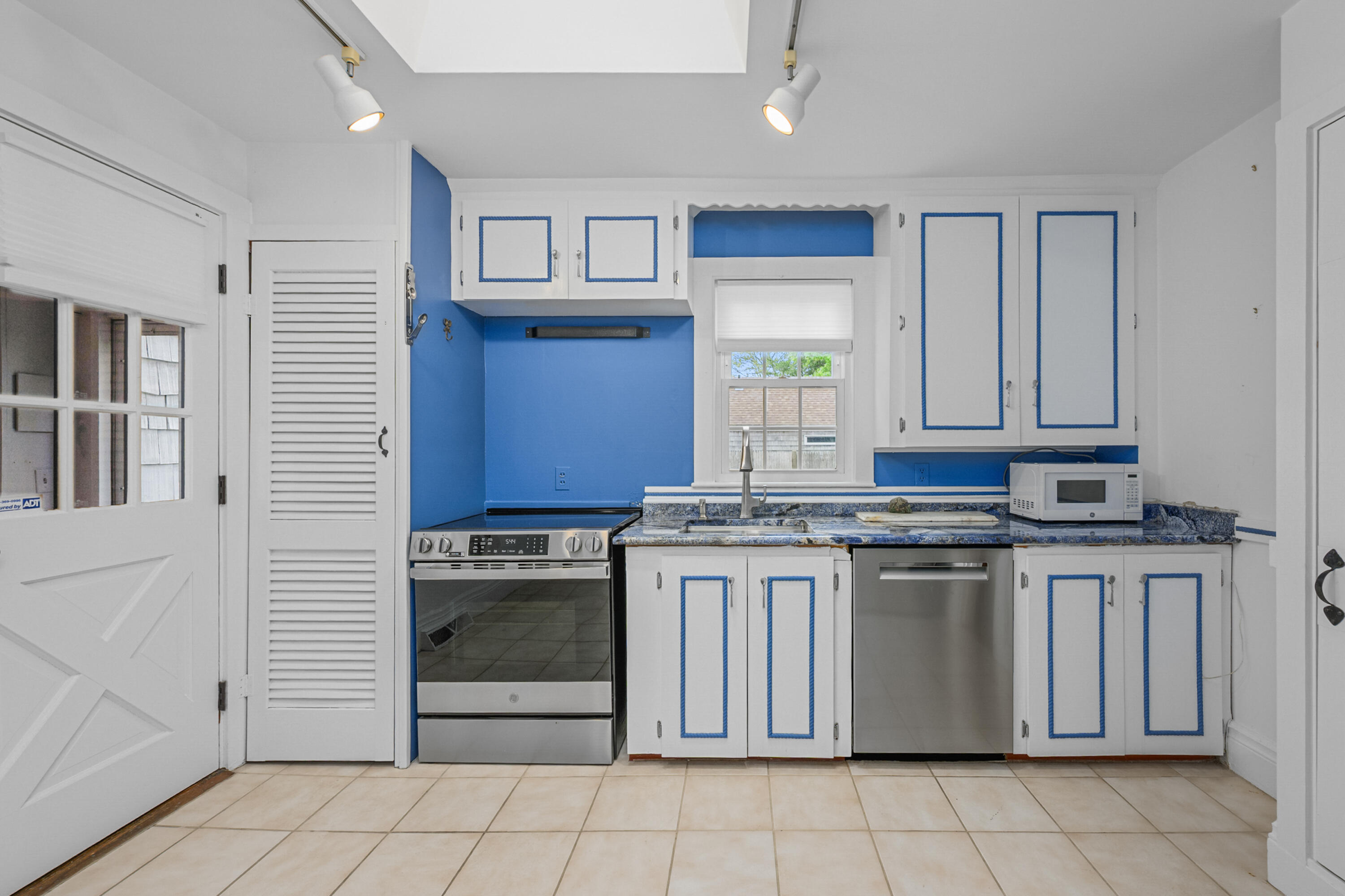 244 Craigville Beach Road Hyannis, MA 02601 - Photo 15 of 38 17_dsc_0010