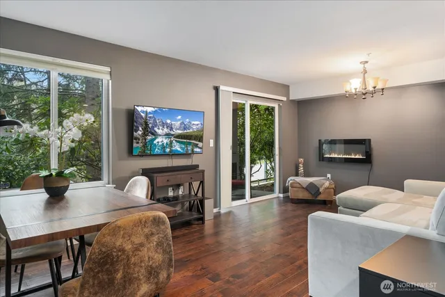 $449,950 | 5589 Lakemont Boulevard Southeast, Unit 1702, Bellevue, WA 98006