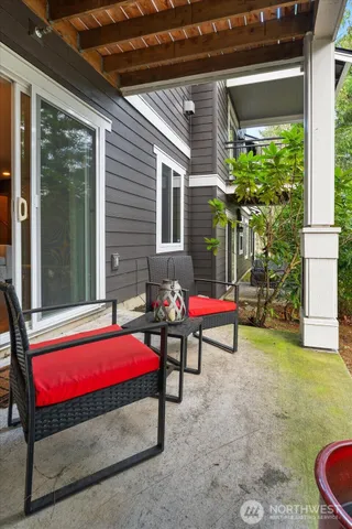 $449,950 | 5589 Lakemont Boulevard Southeast, Unit 1702, Bellevue, WA 98006