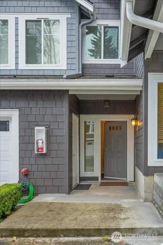 $449,950 | 5589 Lakemont Boulevard Southeast, Unit 1702, Bellevue, WA 98006