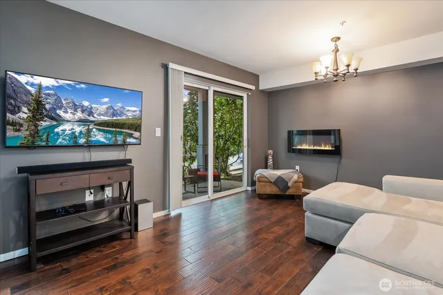 $449,950 | 5589 Lakemont Boulevard Southeast, Unit 1702, Bellevue, WA 98006