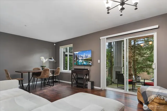 $449,950 | 5589 Lakemont Boulevard Southeast, Unit 1702, Bellevue, WA 98006