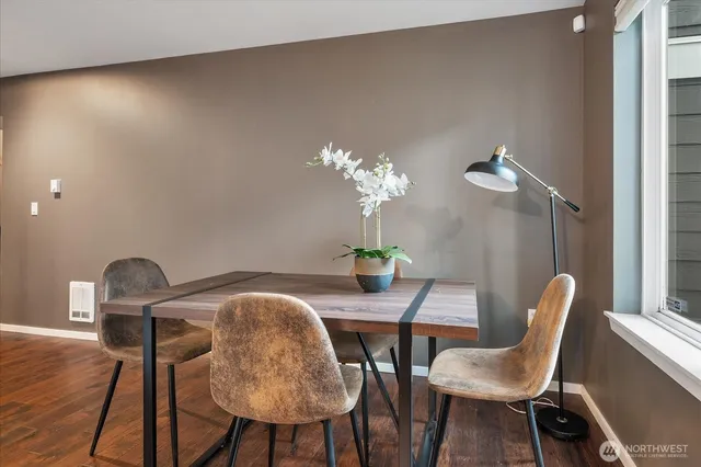 $449,950 | 5589 Lakemont Boulevard Southeast, Unit 1702, Bellevue, WA 98006