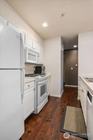 $449,950 | 5589 Lakemont Boulevard Southeast, Unit 1702, Bellevue, WA 98006