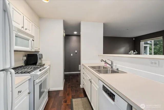 $449,950 | 5589 Lakemont Boulevard Southeast, Unit 1702, Bellevue, WA 98006