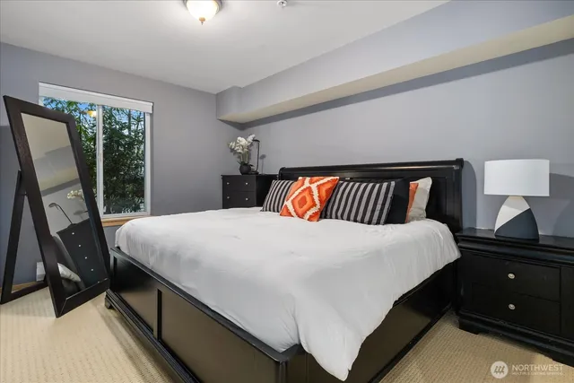 $449,950 | 5589 Lakemont Boulevard Southeast, Unit 1702, Bellevue, WA 98006