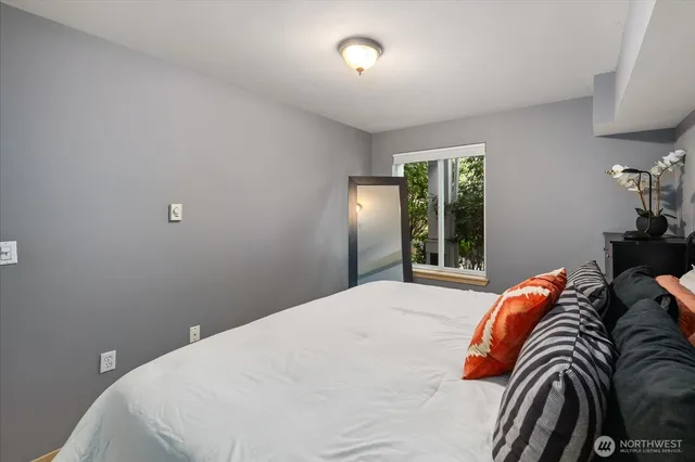 $449,950 | 5589 Lakemont Boulevard Southeast, Unit 1702, Bellevue, WA 98006