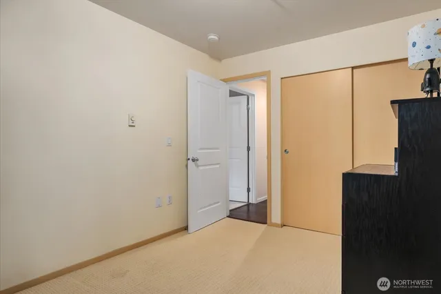 $449,950 | 5589 Lakemont Boulevard Southeast, Unit 1702, Bellevue, WA 98006