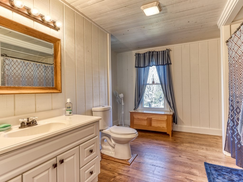 2712 Hodges Ferry Road Kodak, TN 37764 - Photo 22 of 49 a bathroom with a toilet sink and mirror