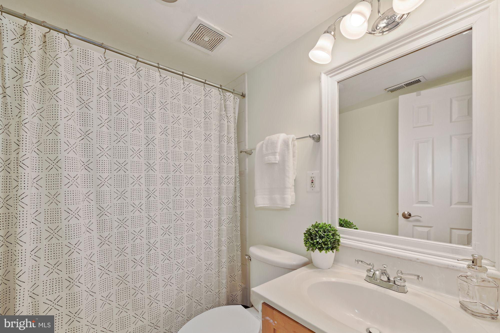1909 Park Road Northwest Washington, DC 20010 - Photo 22 of 28 Bath 3
