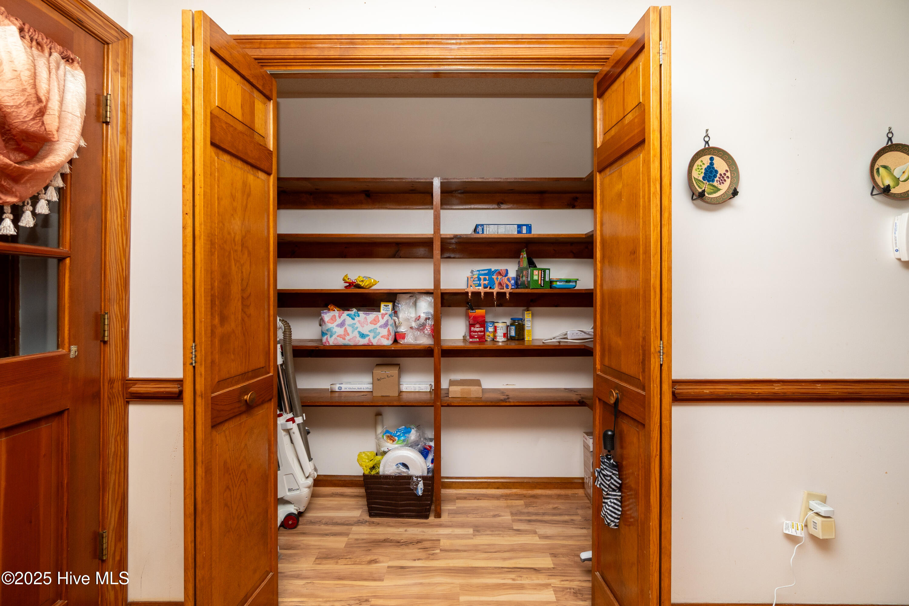 122 Dozier Road Moyock, NC 27958 - Photo 14 of 30 Pantry