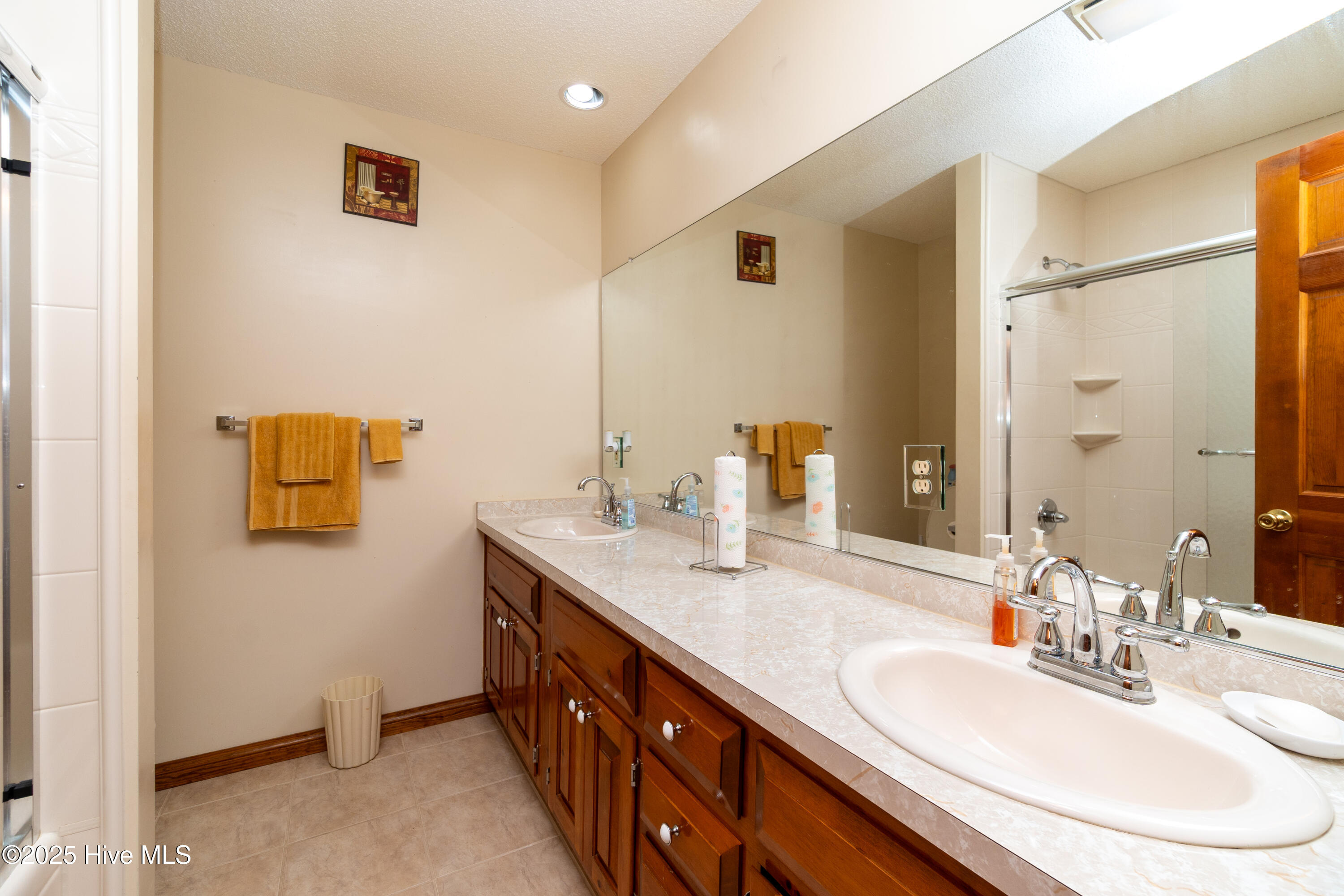 122 Dozier Road Moyock, NC 27958 - Photo 24 of 30 Bathroom 2