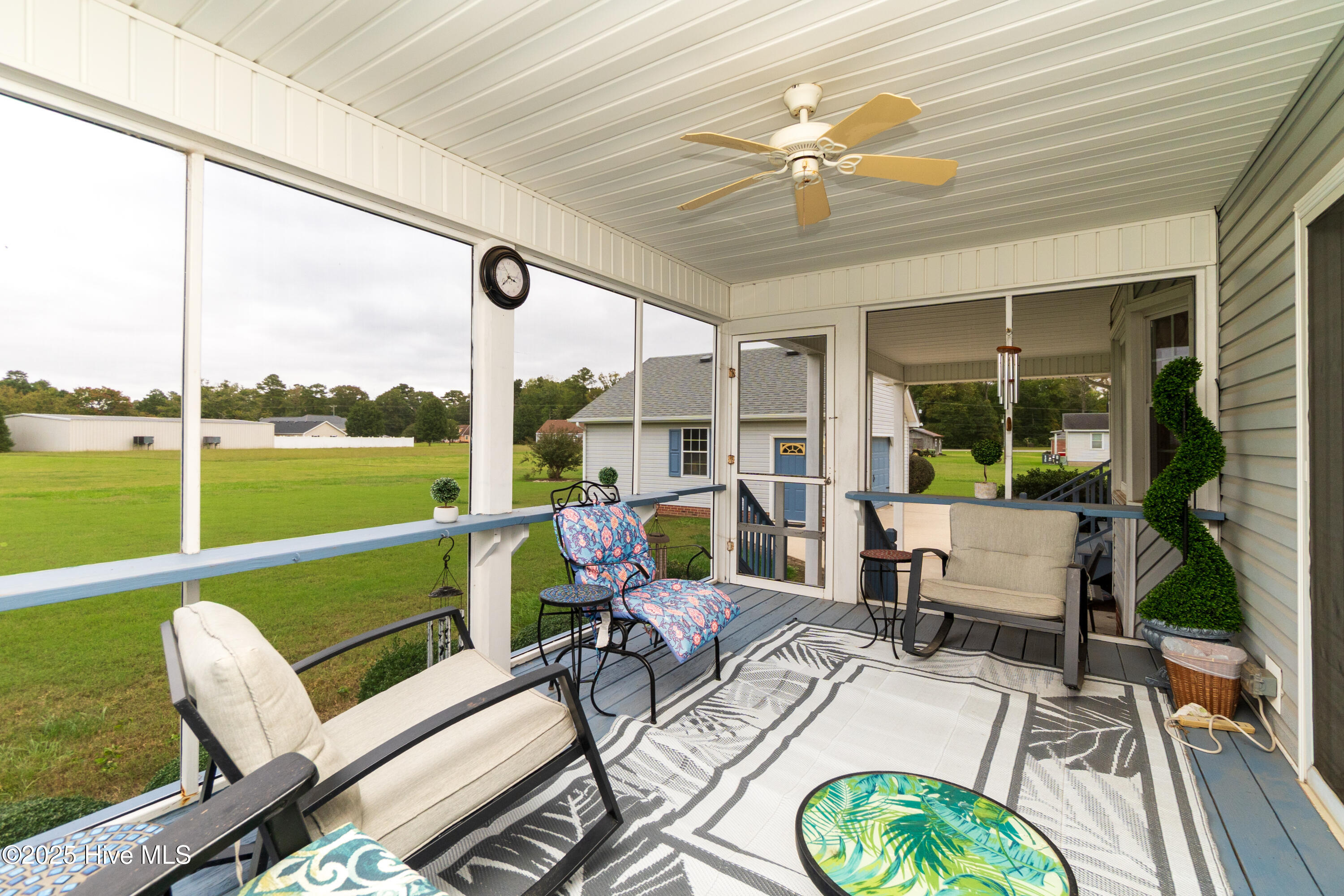 122 Dozier Road Moyock, NC 27958 - Photo 26 of 30 Covered enclosed deck