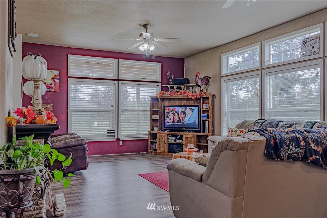652 Gore Road Onalaska, WA 98570 - Photo 5 of 25 Gallery Image 5