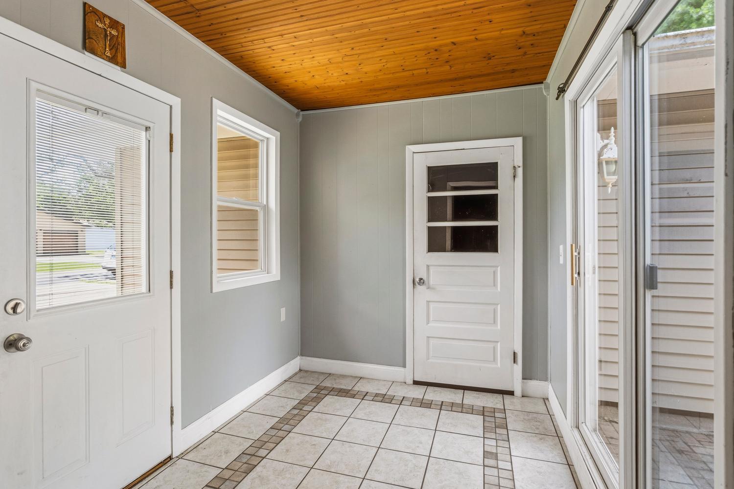 809 South Division Street Mahomet, IL 61853 - Photo 25 of 30