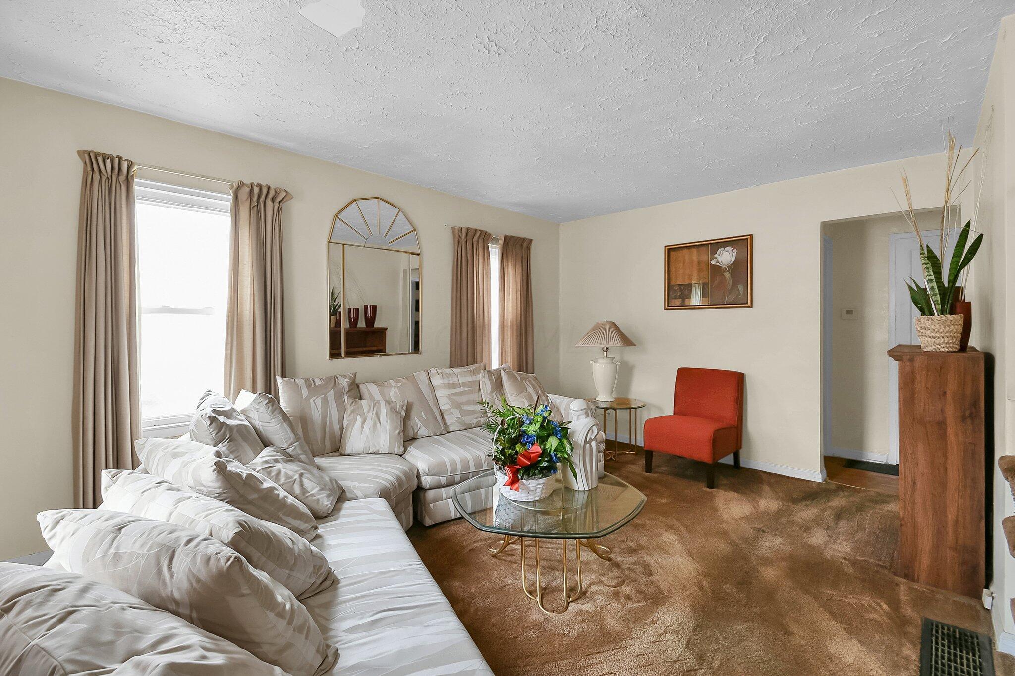 1802 Devonshire Road Columbus, OH 43219 - Photo 4 of 28 4-web-or-mls-1802-devonshire-rd
