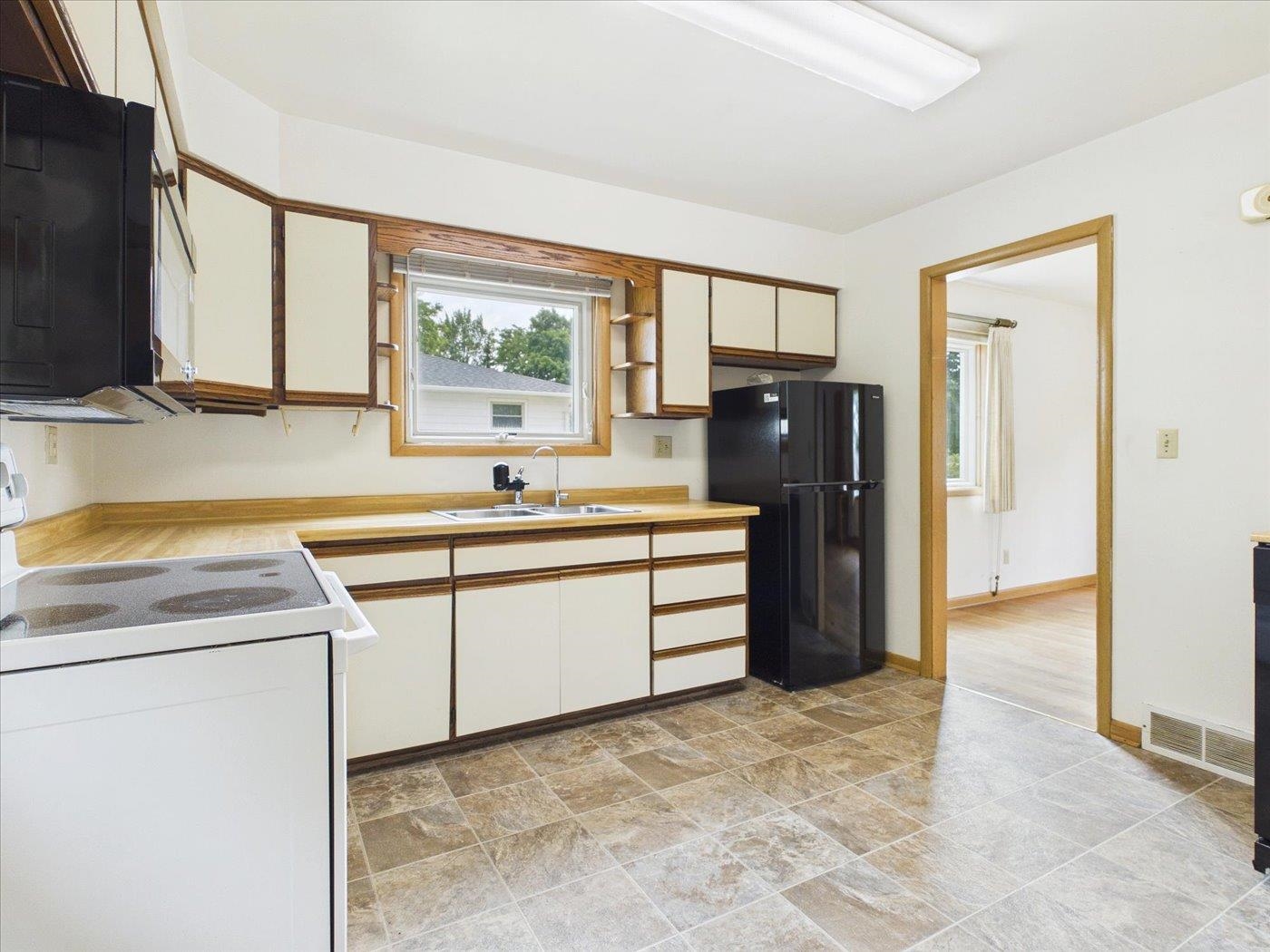 1710 Thackeray Road Madison, WI 53704 - Photo 12 of 45