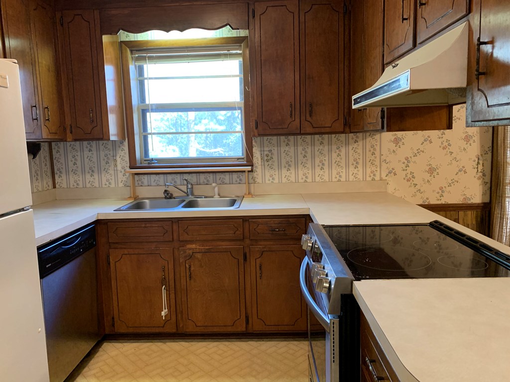 349 Blackman Road Dothan, AL 36301 - Photo 5 of 18 Kitchen