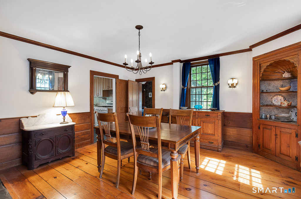 446 Amity Road Woodbridge, CT 06525 - Photo 4 of 40
