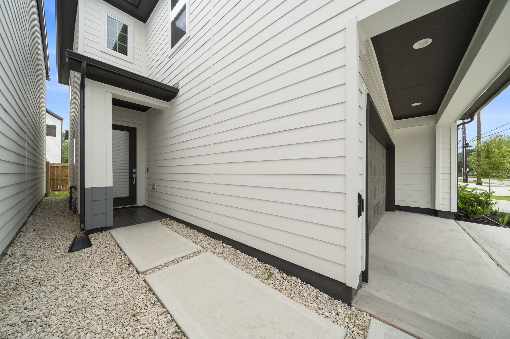 8402 Curry Road Houston, TX 77093 - Photo 2 of 32