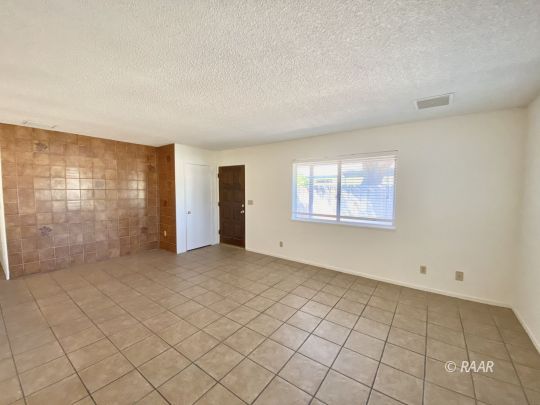 401 South Fountain Street Ridgecrest, CA 93555 - Photo 7 of 29 an empty room with windows